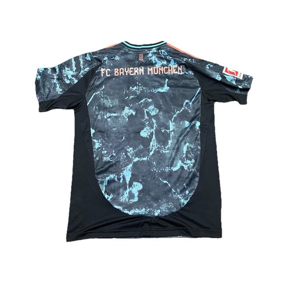 Bayern Munich | Men’s Large “Camo Edition” Jersey - Picture 2 of 7